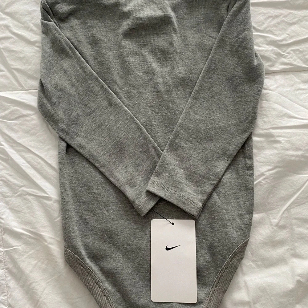 Nike Toddler Baby Boy Gray Long Sleeve Onesie BodySuit 24 Months NWT